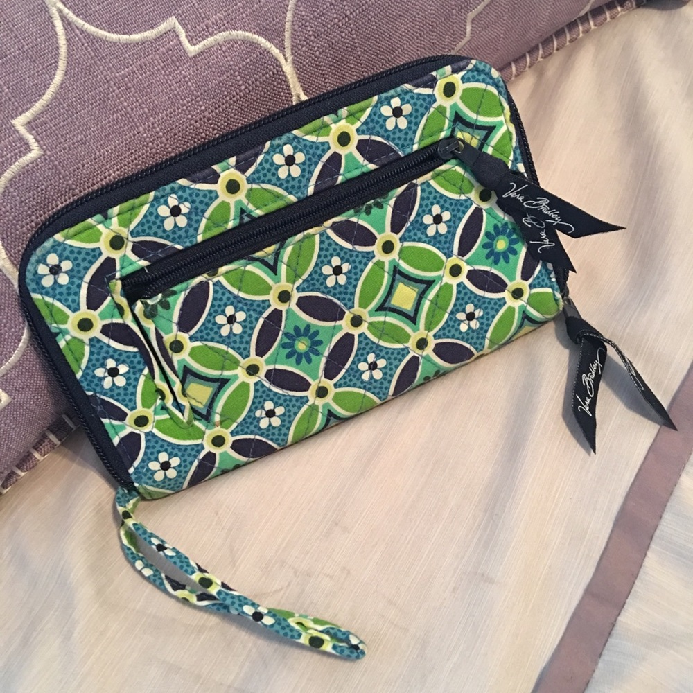 Vera Bradley - Picture 2 of 5